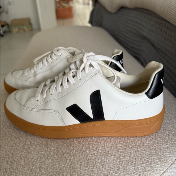 Veja V12 White and Black Sneakers - Picture 3 of 3